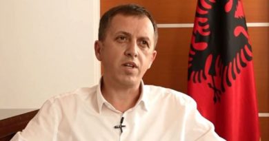 Zyba: Këta e kanë hallin me VETËVENDOSJE!n dhe Albin Kurtin, jo me Albulena Haxhiun
