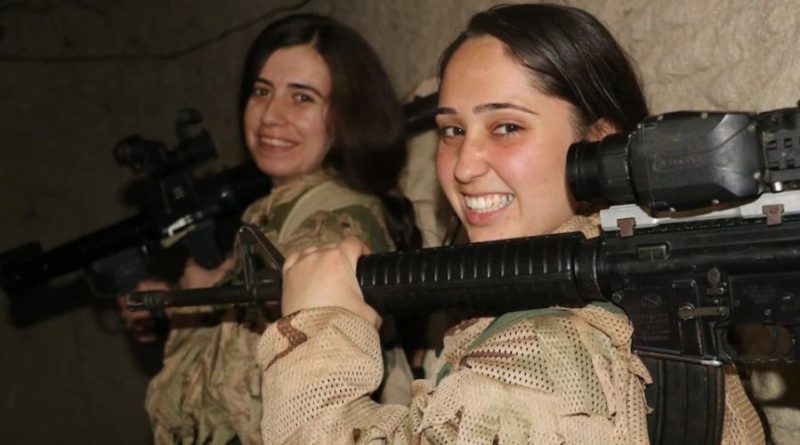 Snajperet femra që luftojnë presionin e Shtetit Islamik dhe që refuzojnë të ulin armët