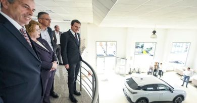 Kryeministri Kurti vizitoi kompaninë “Mercom”, përfituese nga Skema e Granteve për Inovacion të MINT/KIESA