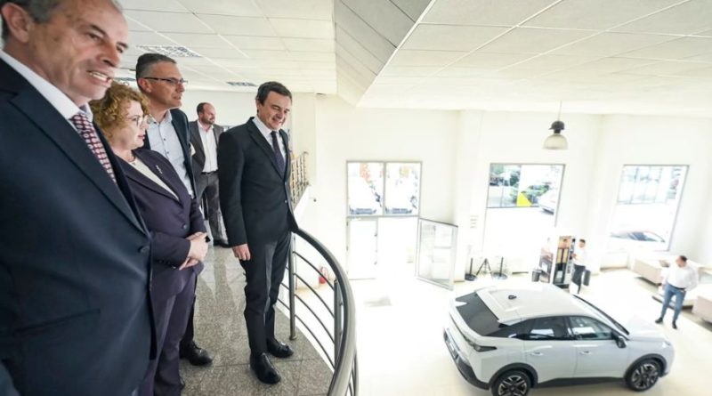 Kryeministri Kurti vizitoi kompaninë “Mercom”, përfituese nga Skema e Granteve për Inovacion të MINT/KIESA