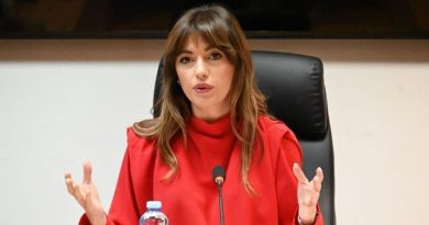 Haxhiu publikon video nga viti 2014: Edhe Thaçi ishte kryeministër kur votoi si deputet