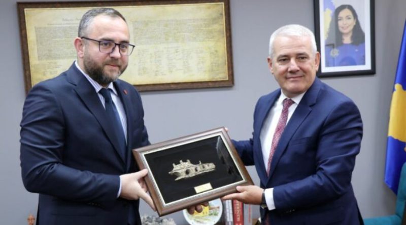 Sveçla priti homologun maqedonas, diskutojnë për bashkëpunimin kufitar dhe sigurinë