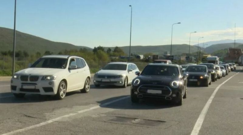 Fluks në Morinë, qytetarë të shumtë nga Kosova drejt qyteteve bregdetare të Shqipërisë