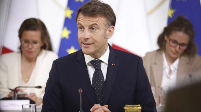 Macron: S’mund të pritet që Zelensky ta pranojë armëpushimin derisa Kievi bombardohet