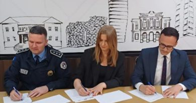 Marrëveshje trepalëshe mes policisë, komunës dhe postës – gjobat e trafikut në Gjilan shpërndahen direkt në adresën e shoferit