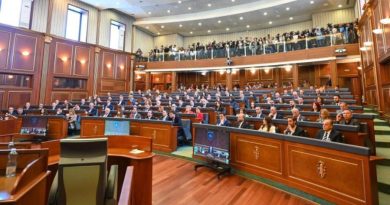 Nesër vazhdimi i seancës, Dehari: S’ka konsultime me partitë, Haxhiu mbetet kandidate e VV për kryetare të Kuvendit