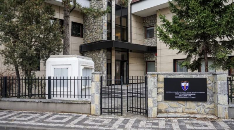 Kushtetuesja hedh poshtë LDK-në dhe PDK-në/ Hyn në fuqi Ligji për zyrtarët publikë