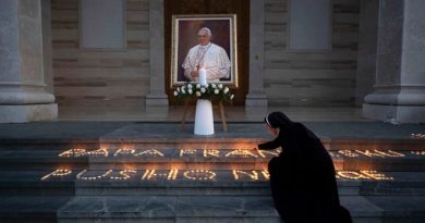 Sot i jepet lamtumira e fundit Papa Françeskut – qindra mijëra njerëz pritet të marrin pjesë në funeral, përfshirë udhëheqës botërorë