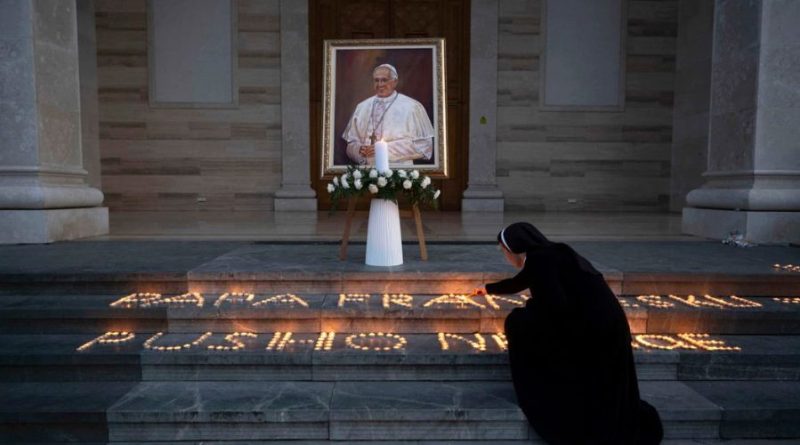 Sot i jepet lamtumira e fundit Papa Françeskut – qindra mijëra njerëz pritet të marrin pjesë në funeral, përfshirë udhëheqës botërorë