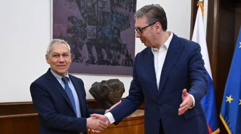 Vuçiqi mungon në samitin evropian, por thellon kontaktet me Moskën – fokus në energji dhe mesazh për Putinin