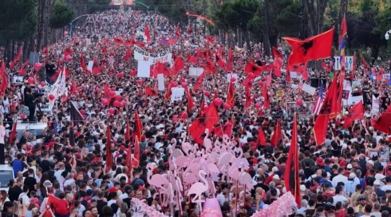 “Ju erdhi fundi!”/ Mbi tre javë revoltë! Sot protesta e 23-të masive, kërkohet dorëheqja pa kushte e Ramës: Shqipëria nuk pret më