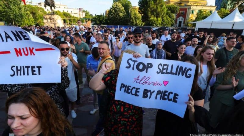 DW: Zvërneci vë në provë rrugën evropiane të Shqipërisë