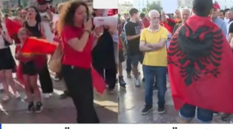 Parma vishet kuq e zi! Diaspora në protestë, shqiptarët kërkojnë dorëheqjen e kryeministrit Rama