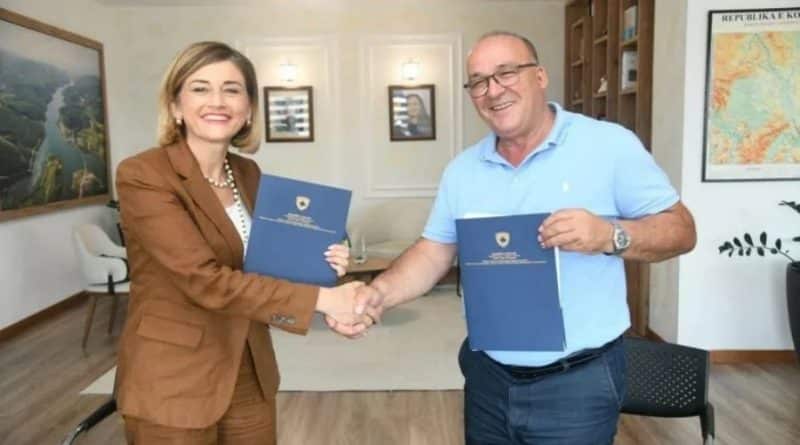 Nënshkruhet marrëveshja për ndërtimin e Parkut Industrial në Podujevë