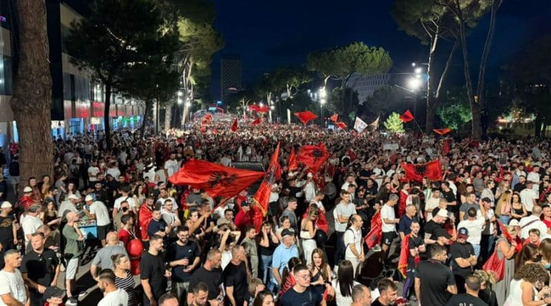 Dita e 51-të e protestës/ Qytetarët zbresin sërish në shesh, kërkohet dorëheqja e kryeministrit Rama: Ju erdhi fundi!