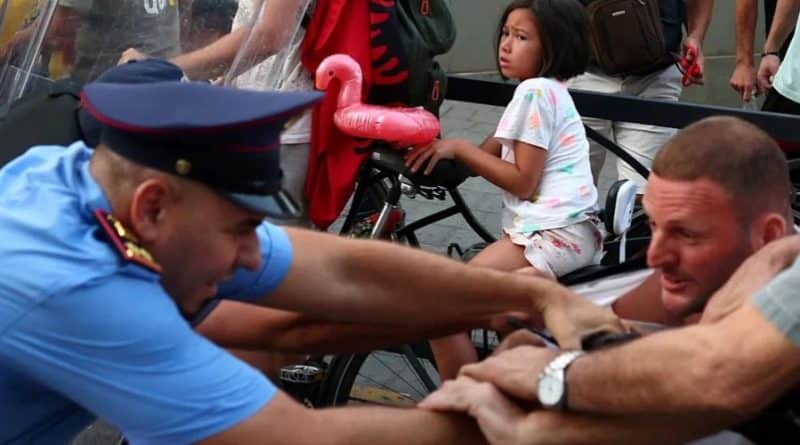 BILD publikon fotot pikante nga protesta e djeshme: Shqiptarët kërkojnë prangosjen e Ramës